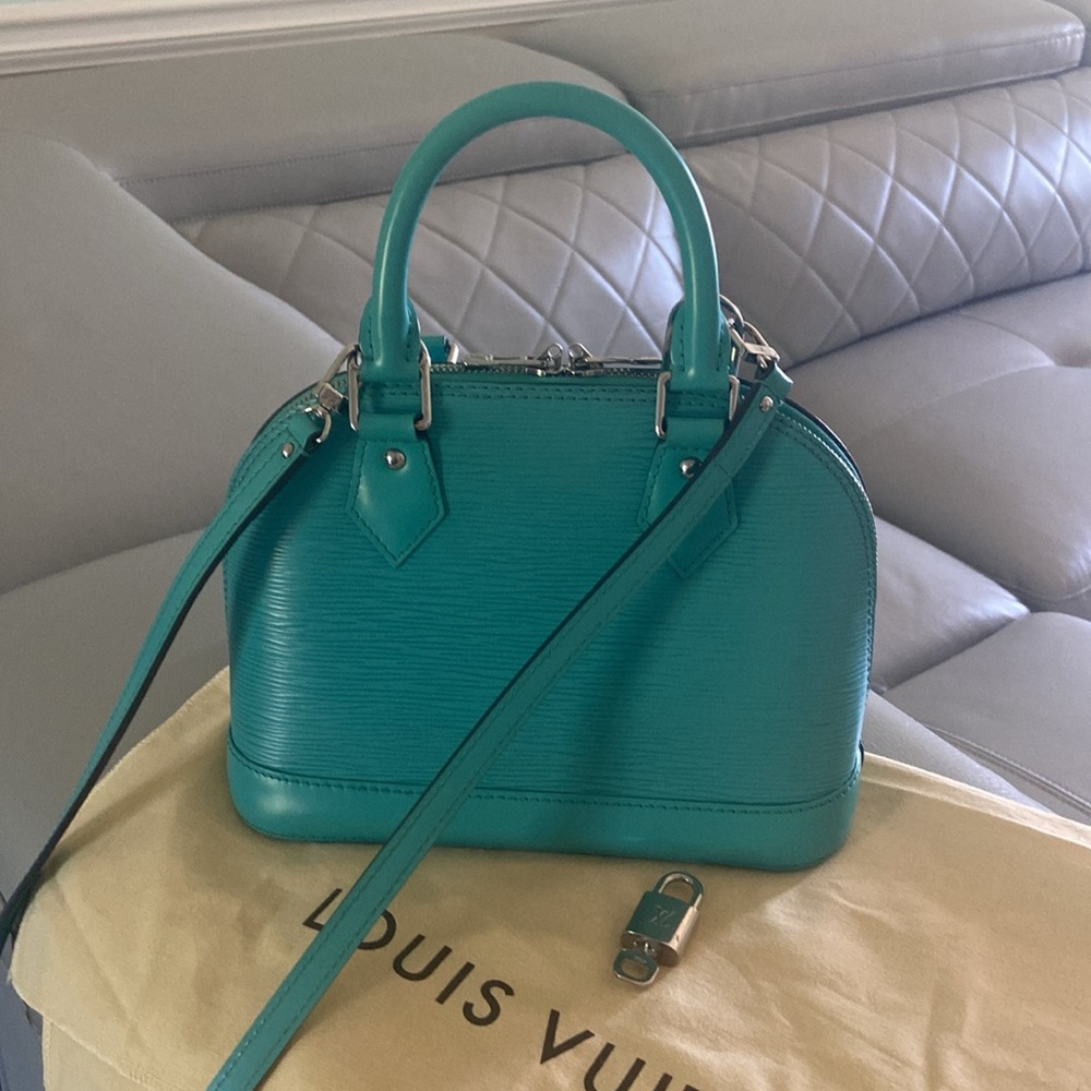 🇫🇷✨LOUIS VUITTON✨Tiffany Blue Alma bb ✨